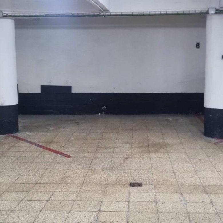 Plaza para coche grande