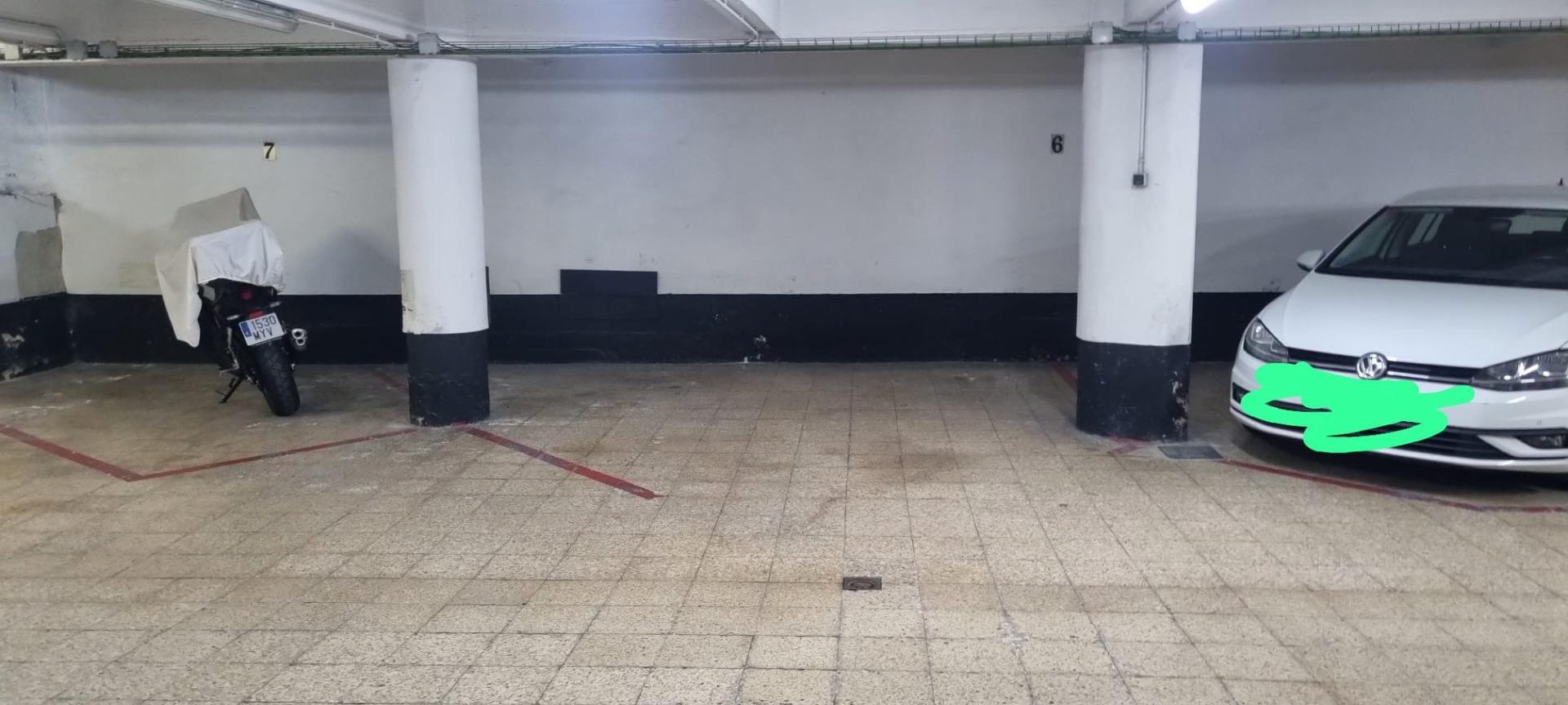 Plaza para coche grande
