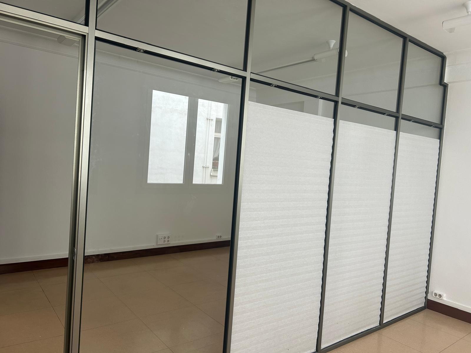 Oficina en alquiler junto a la Alhóndiga, en excelente ubicación