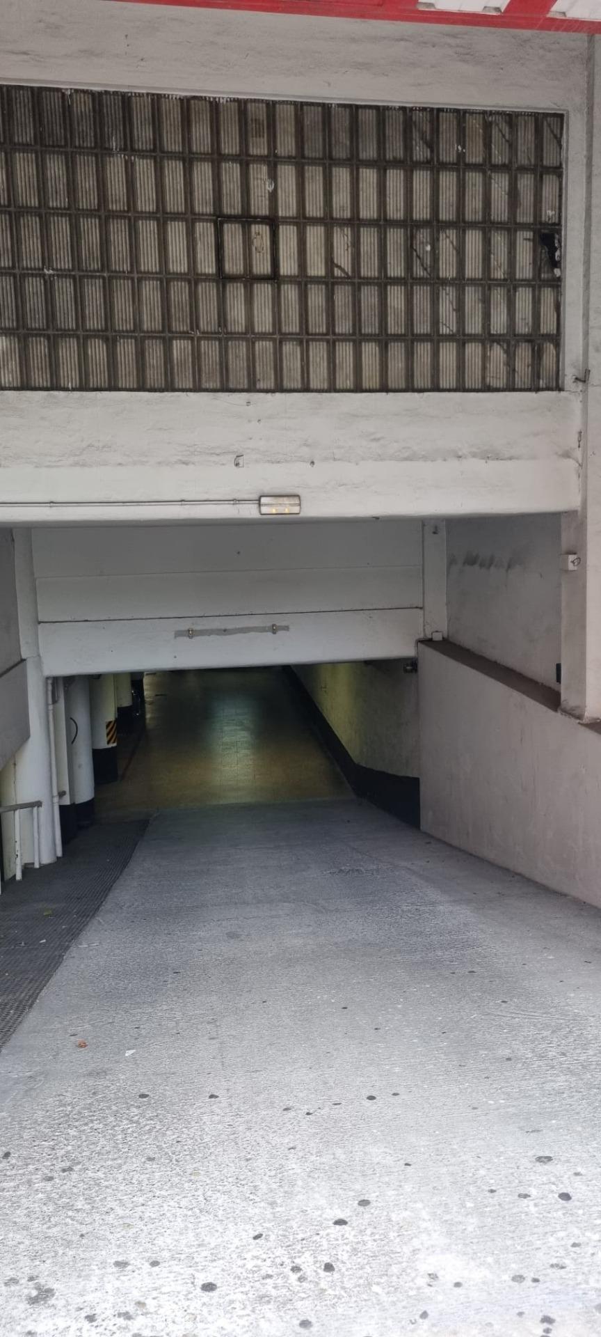 Plaza para coche grande