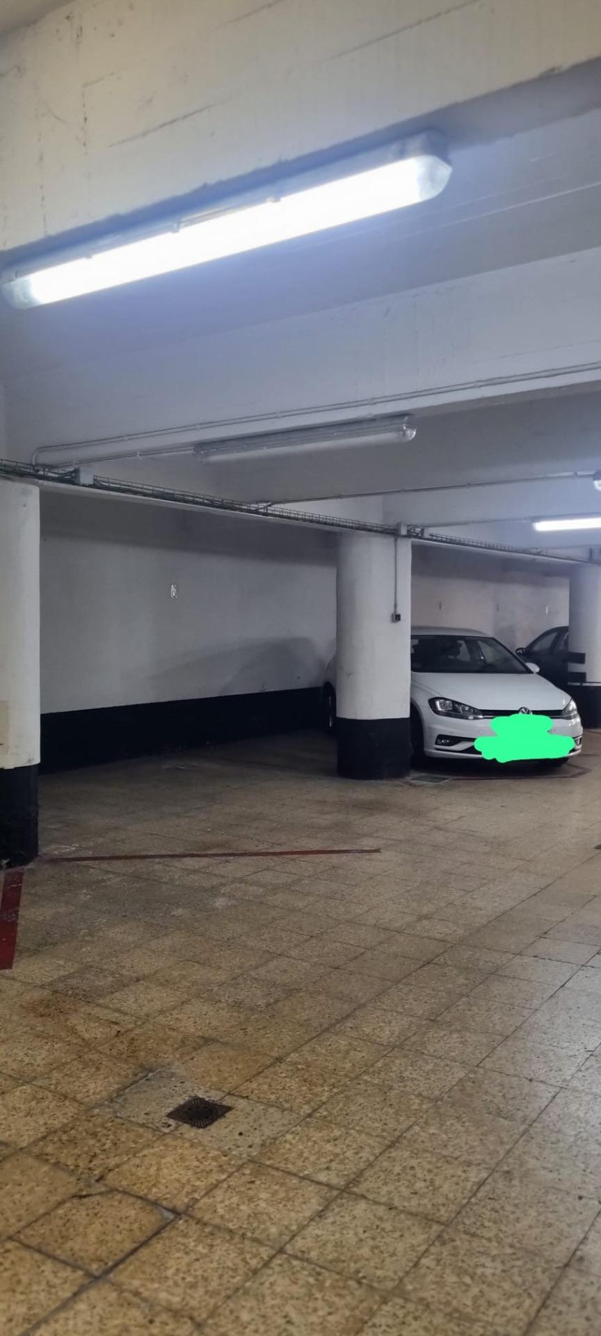 Plaza para coche grande